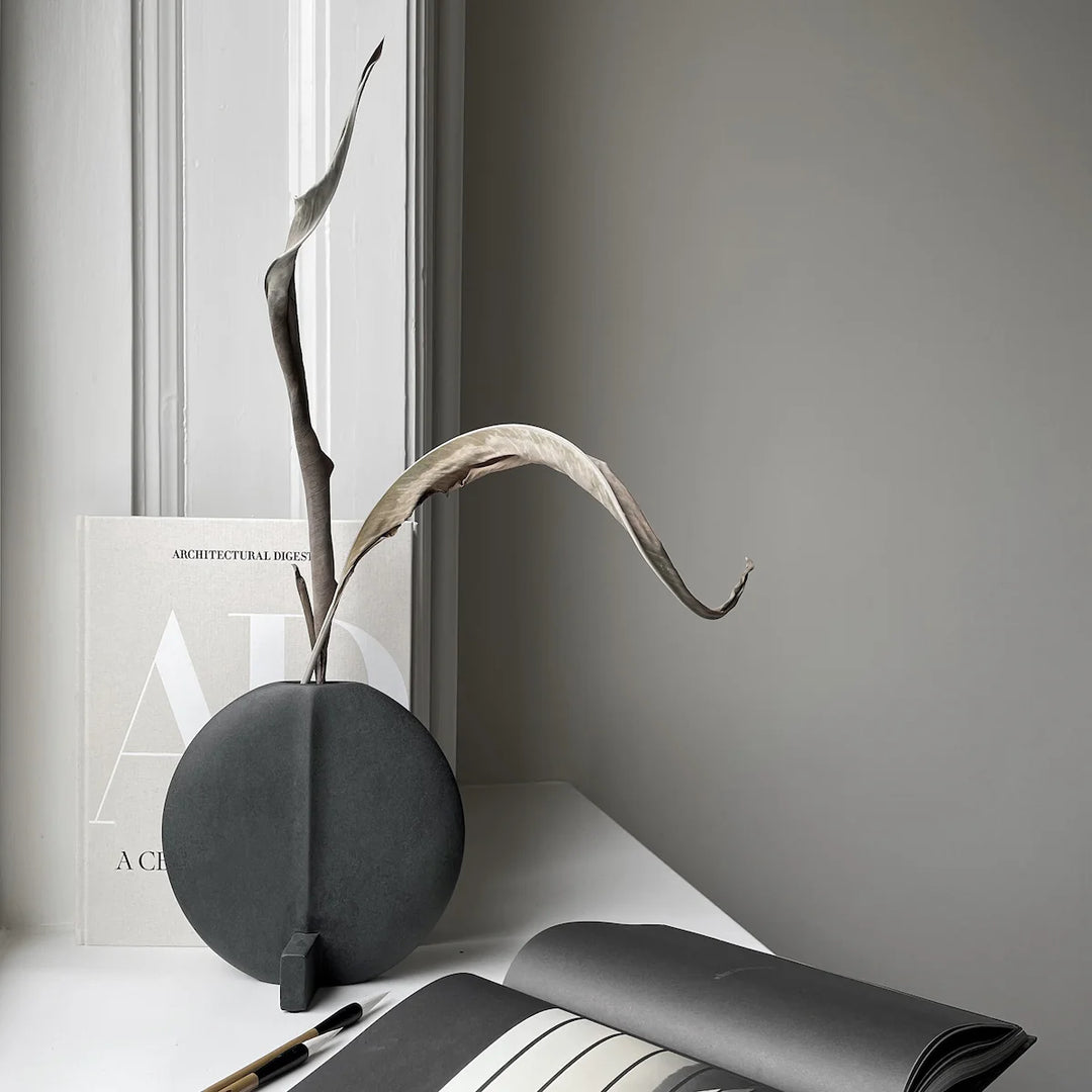 GUGGENHEIM VASE, MINI - BLACK